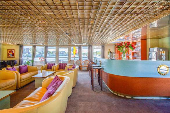 CroisiEurope MS La Belle de Cadix Pianorama Bar 3 ©Alberto Dastis.jpg